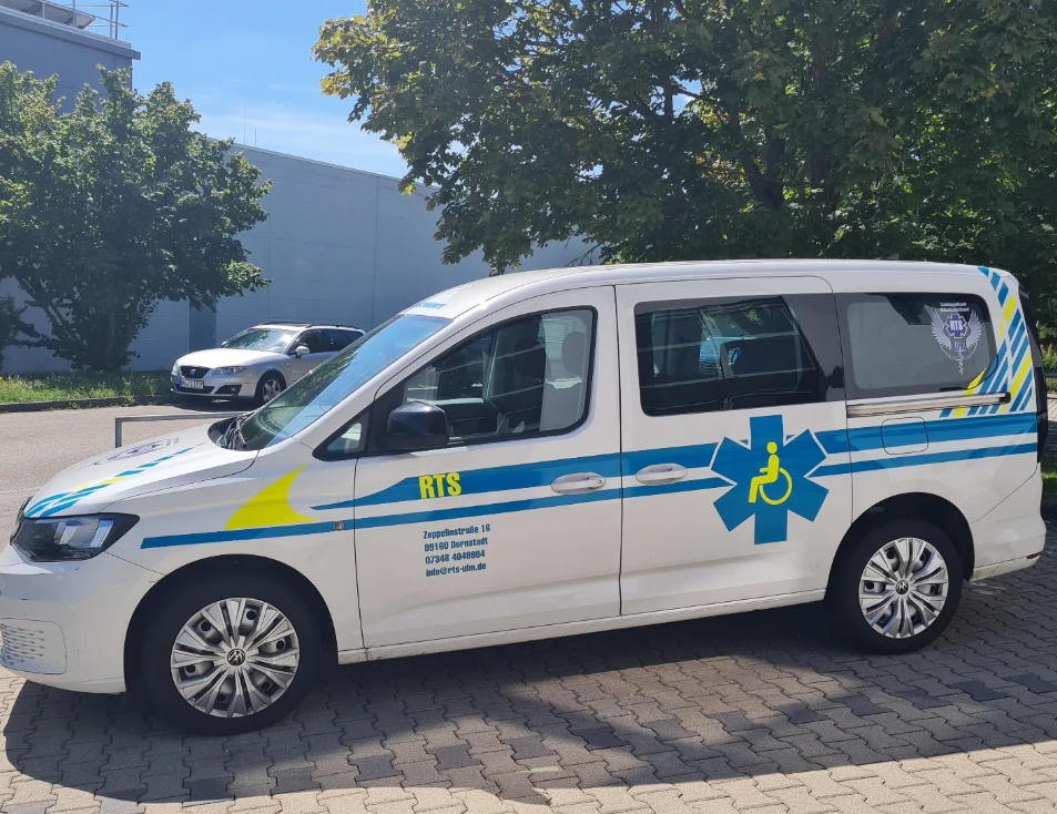 RTS Ulm Rollstuhltransport-Fahrzeug mit Behindertenzeichen — Rollstuhlgerechter Transport in Ulm und Region